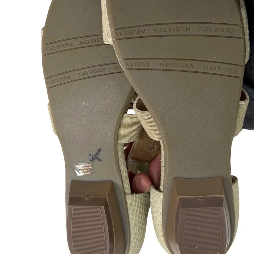 You by Crocs‎ Tan Snakeskin Leather Sandals Womens 7.5 Comfy Flex Summer Beachy